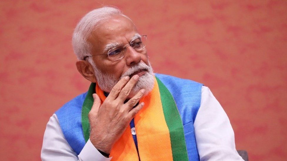 पाकिस्तानको बाटो भएर स्वदेश फर्किए मोदी