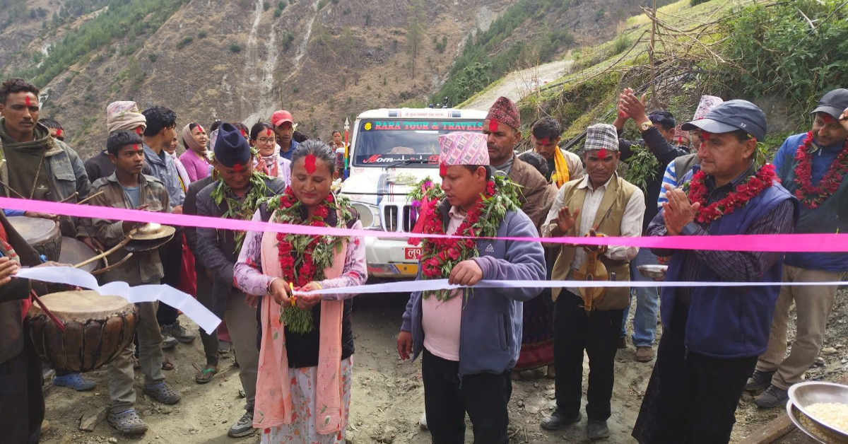मुगुको बालै गाउँमा पहिलोपटक गाडी पुग्दा...