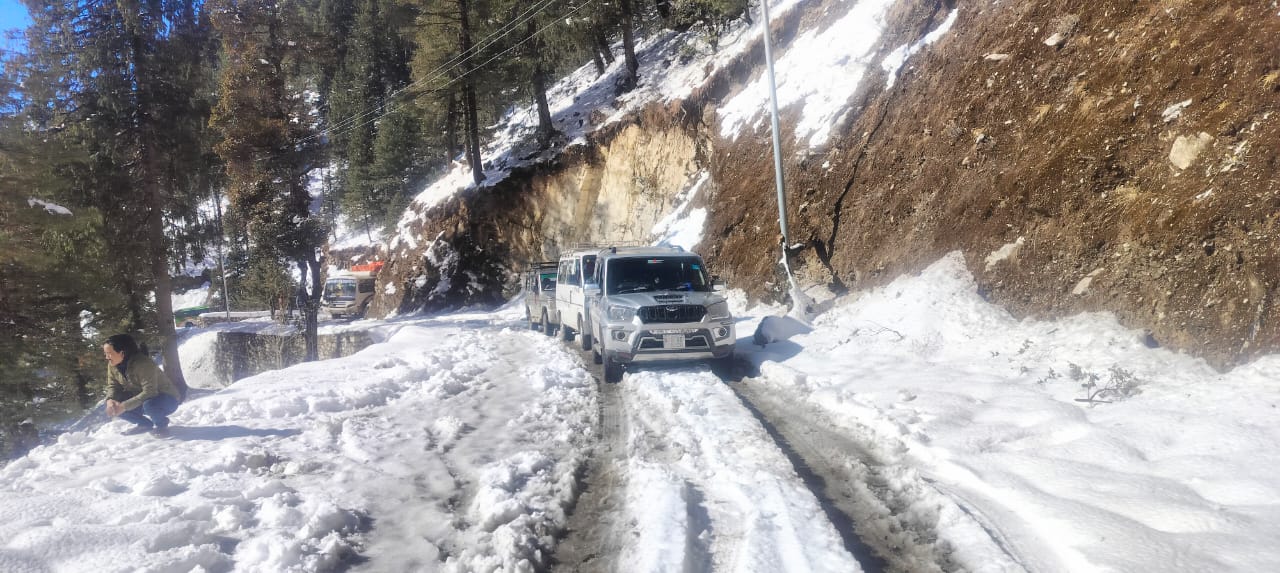 हिमपातले अवरुद्ध बनाएको नाग्म-गमगढी सडकखण्डको अवरोध हटाइयो, सुरु भयो आवागमन