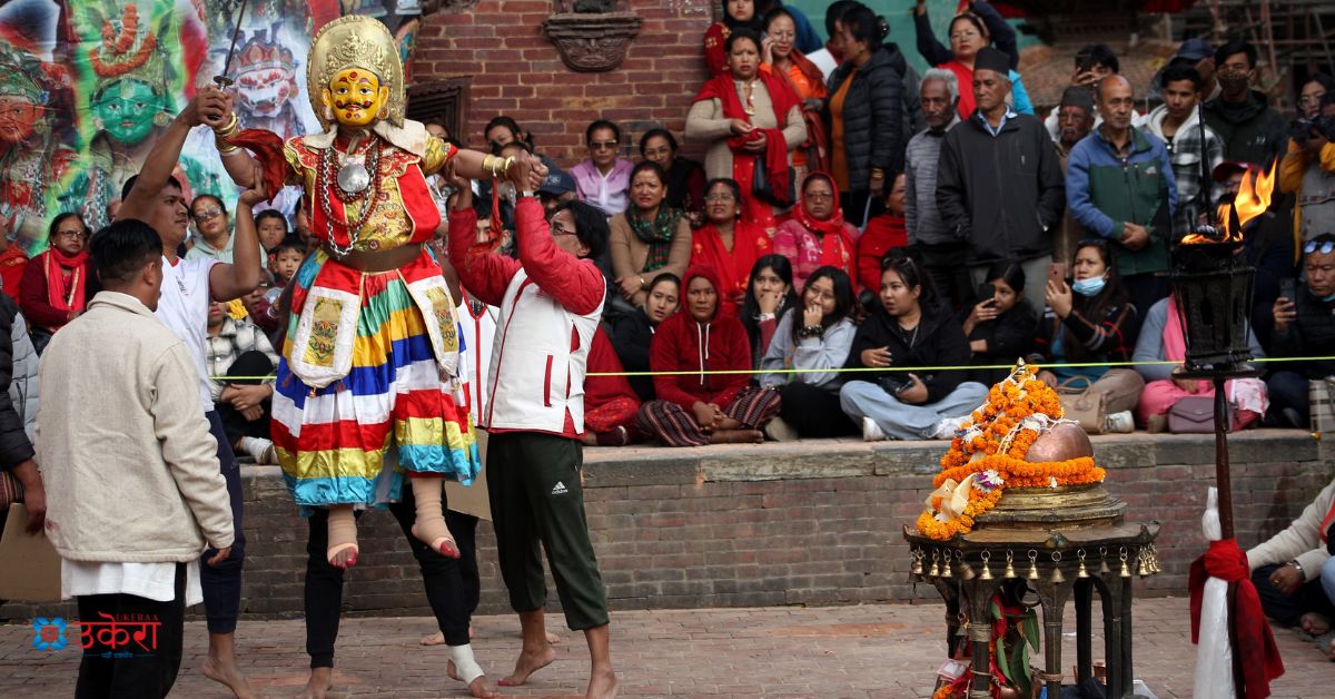 २० तस्बिरमा हेर्नुहोस्, ङतभुलु अजिमाको देवीनाच