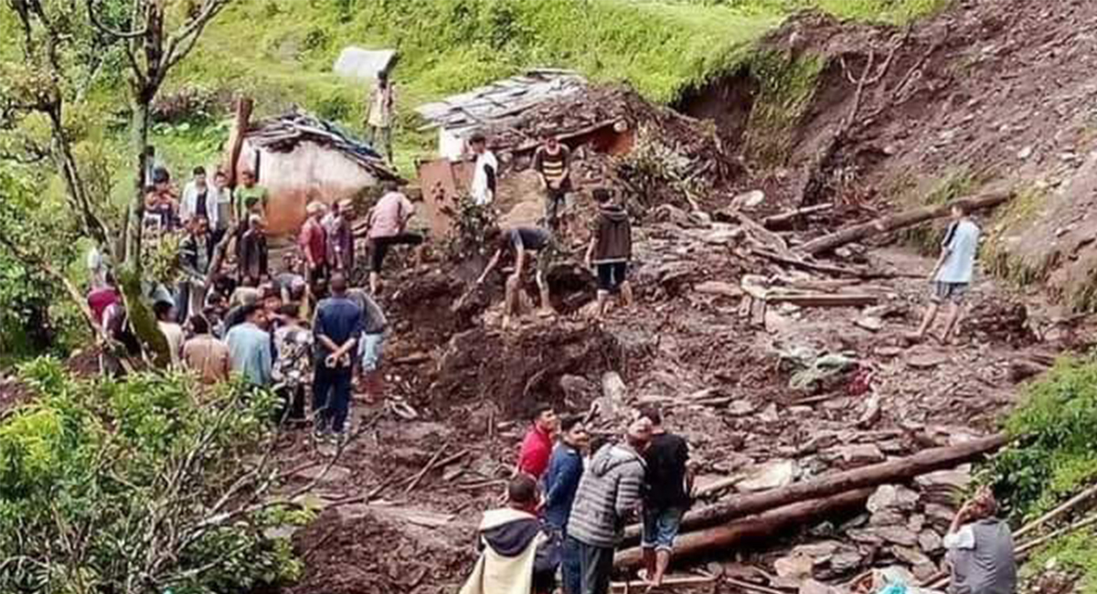 पहिराले घर पुरिँदा सुतिरहेका आमाछोराको मृत्यु