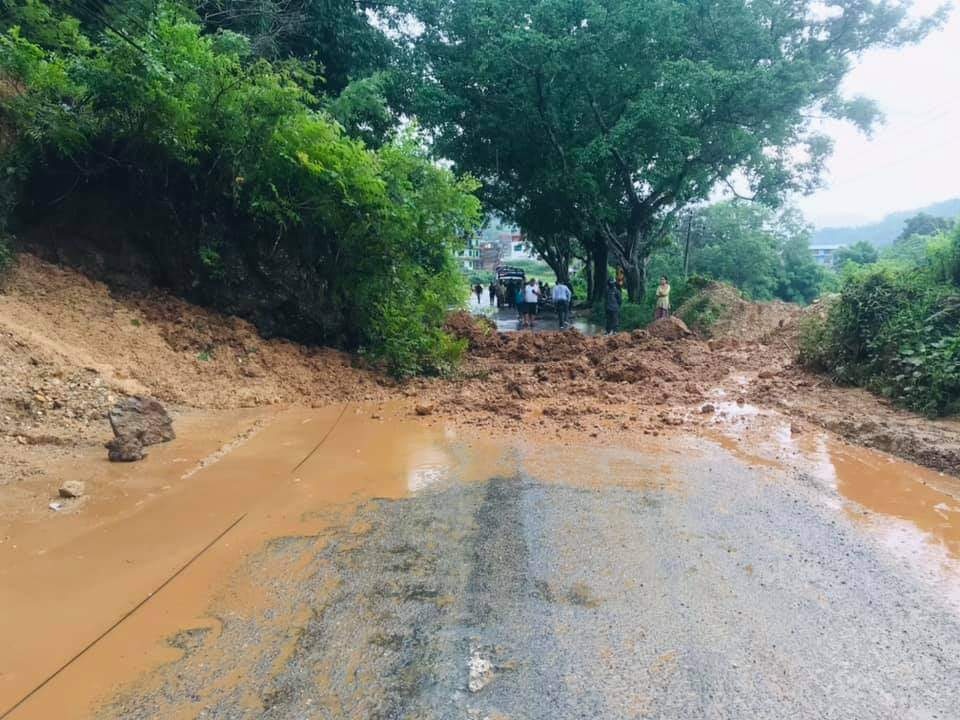 तनहुँमा पहिरोमा परेर घाइते भएका दुई मजदुरको मृत्यु