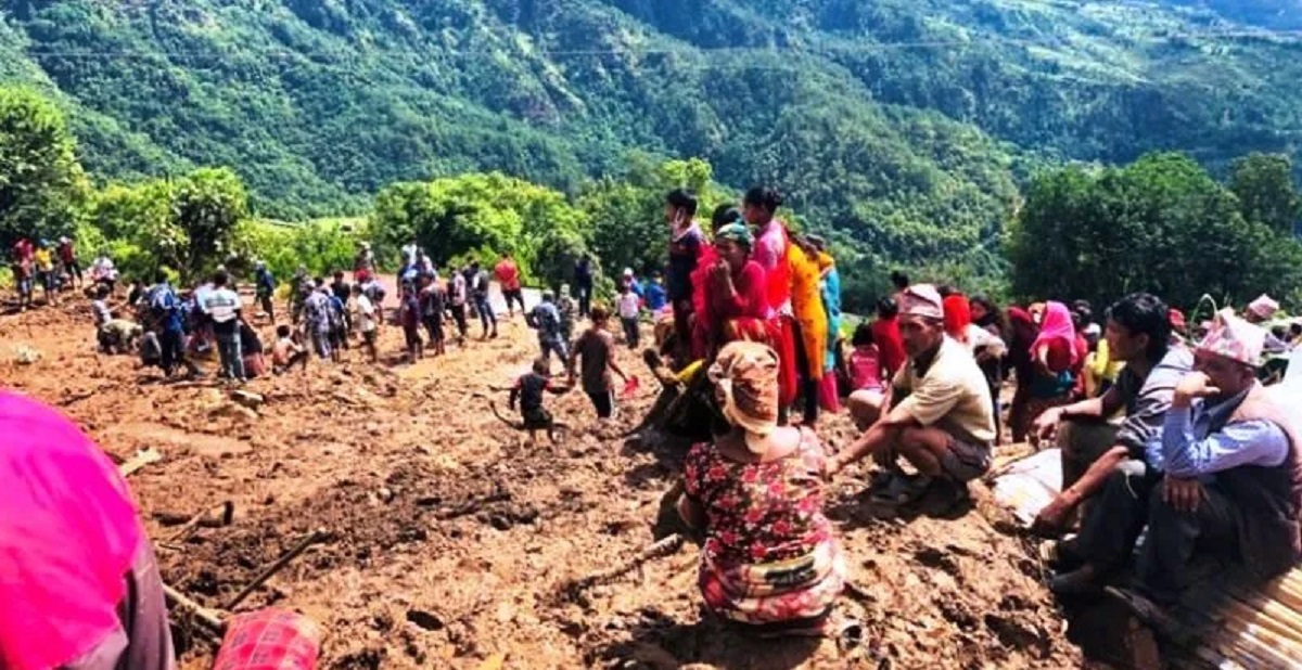 पुनः बासस्थान पर्खिरहेछन् पर्वतका सयौँ बाढीपहिरोपीडित