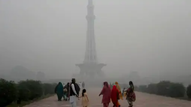 पाकिस्तानको पञ्जाबमा वायु प्रदूषण उच्च : सर्वसाधारणलाई घरबाहिर निस्कन प्रतिबन्ध, कृत्रिम वर्षा गराउने तयारी