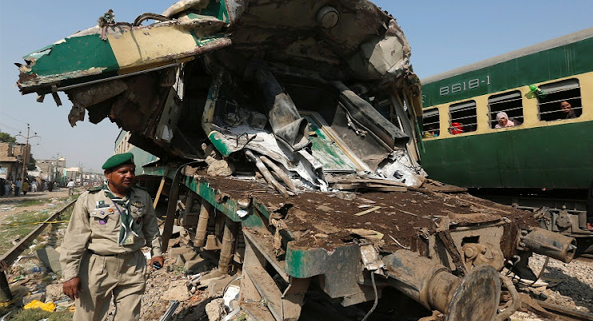 पाकिस्तानको कराचीमा भारी वर्षाका कारण रेल दुर्घटना, २५ जनाको मृत्यु