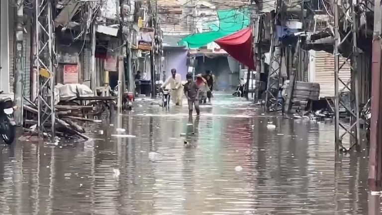 भारी वर्षाका कारण पाकिस्तानमा १९ जनाको मृत्यु