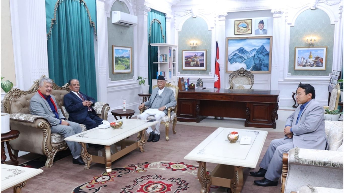 प्रधानमन्त्रीले भेट्न खोजेपछि माओवादी अध्यक्ष प्रचण्ड गए सिंहदरबारमा