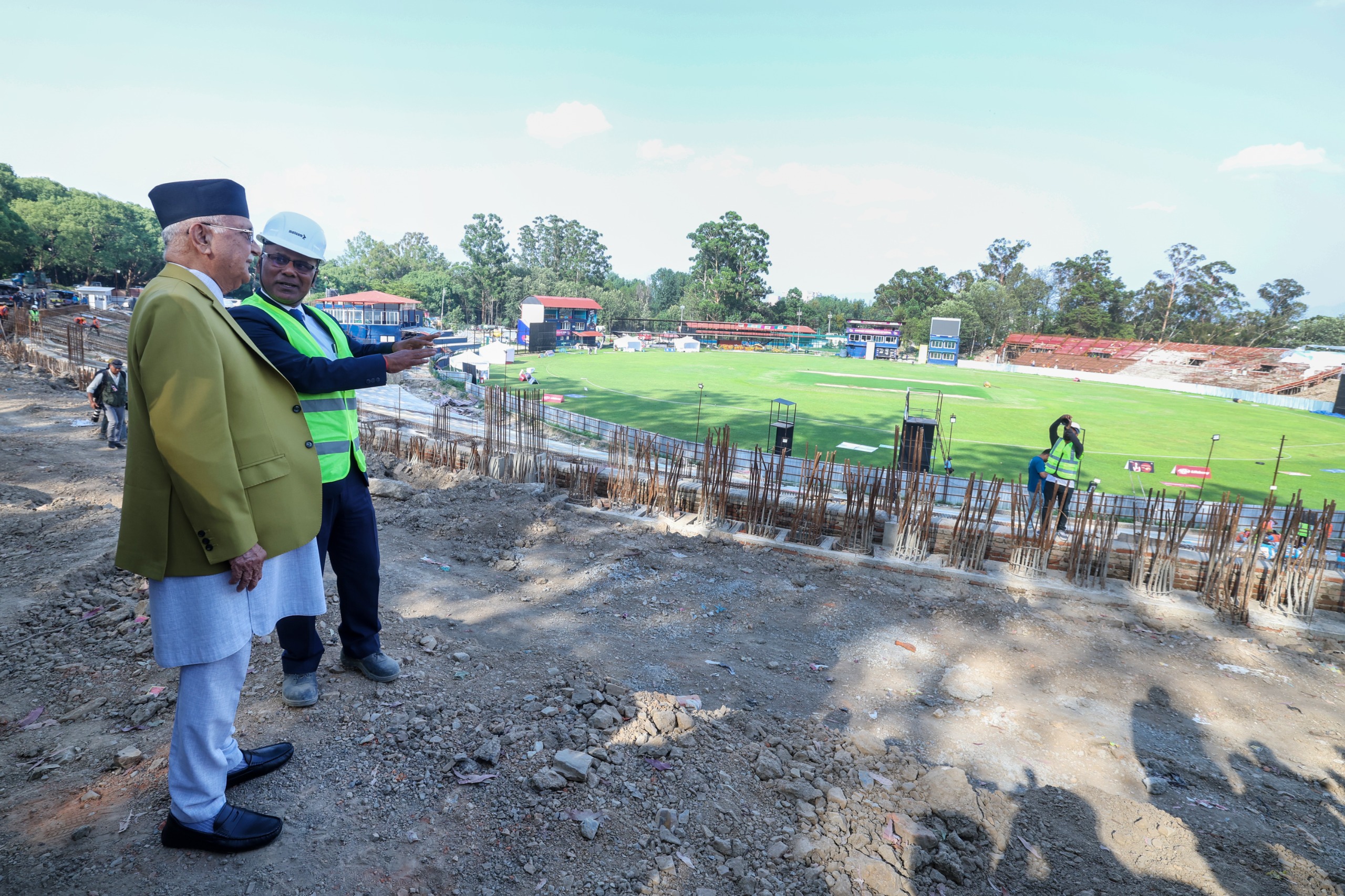 त्रिवि क्रिकेट रंगशालाको काम हेर्न आफैँ निरीक्षणमा पुगे प्रधानमन्त्री ओली