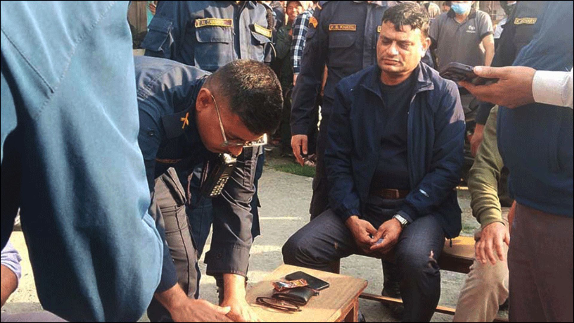 नक्कली उजुरीमा बार्गेनिङ गर्दै घुस लिएको आरोपमा पोखरा महानगरका अधिकृत पक्राउ