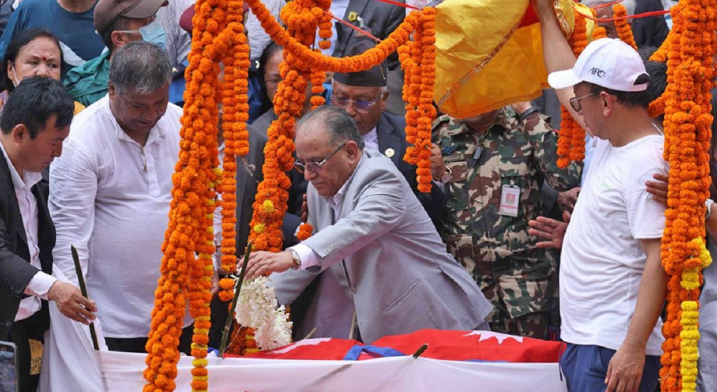 संविधान सभा अध्यक्ष नेम्वाङको राजकीय सम्मानसहित अन्त्येष्टि, छोराले दिए दागबत्ती