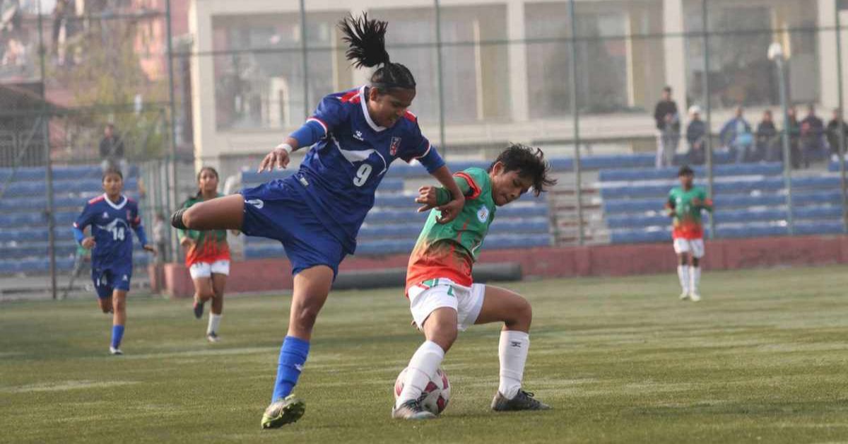 साफ यू-१६ महिला फुटबल : बंगलादेशसँग २-० गोलले पराजित नेपाल