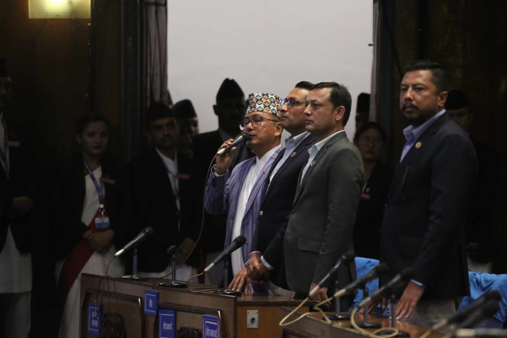 रास्वपा र राप्रपाको अवरोधकै बीच भिजिट भिसा प्रकरणमा लागेको आरोपबारे जवाफ दिँदै गृहमन्त्री