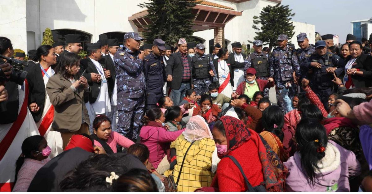 संसद् भवन प्रवेश गर्ने ४ दर्जन बढी  लघुवित्त पीडित प्रहरी नियन्त्रणमा, छानबिन गर्न समिति गठन