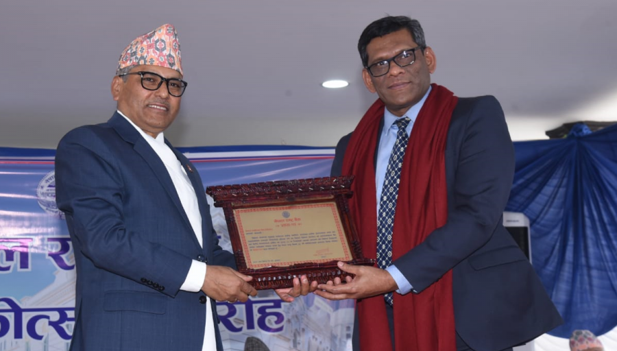 राष्ट्र बैंकद्वारा नेपाल एसबीआई बैंक सम्मानित