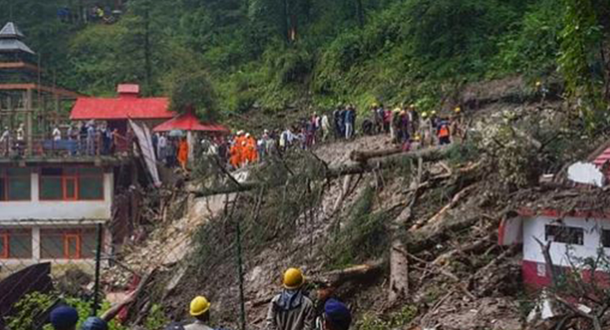 पहिरोले मन्दिर बगाउँदा साउने सोमबारको दर्शन गर्न गएका पाँच जनाको मृत्यु