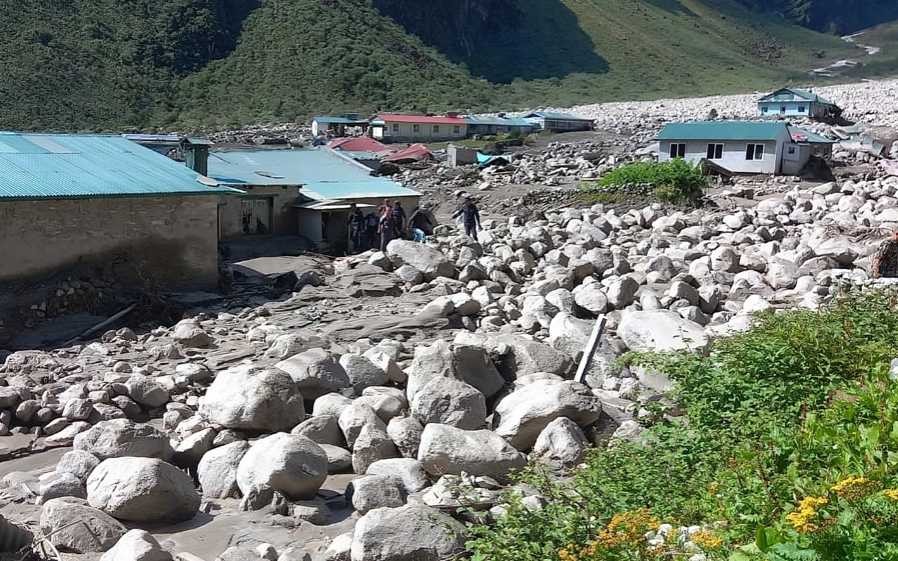 हिमलताल विष्फोट : थामे अझैँ बाढीको जोखिममा, बस्ती अन्त सार्न सांसदको माग