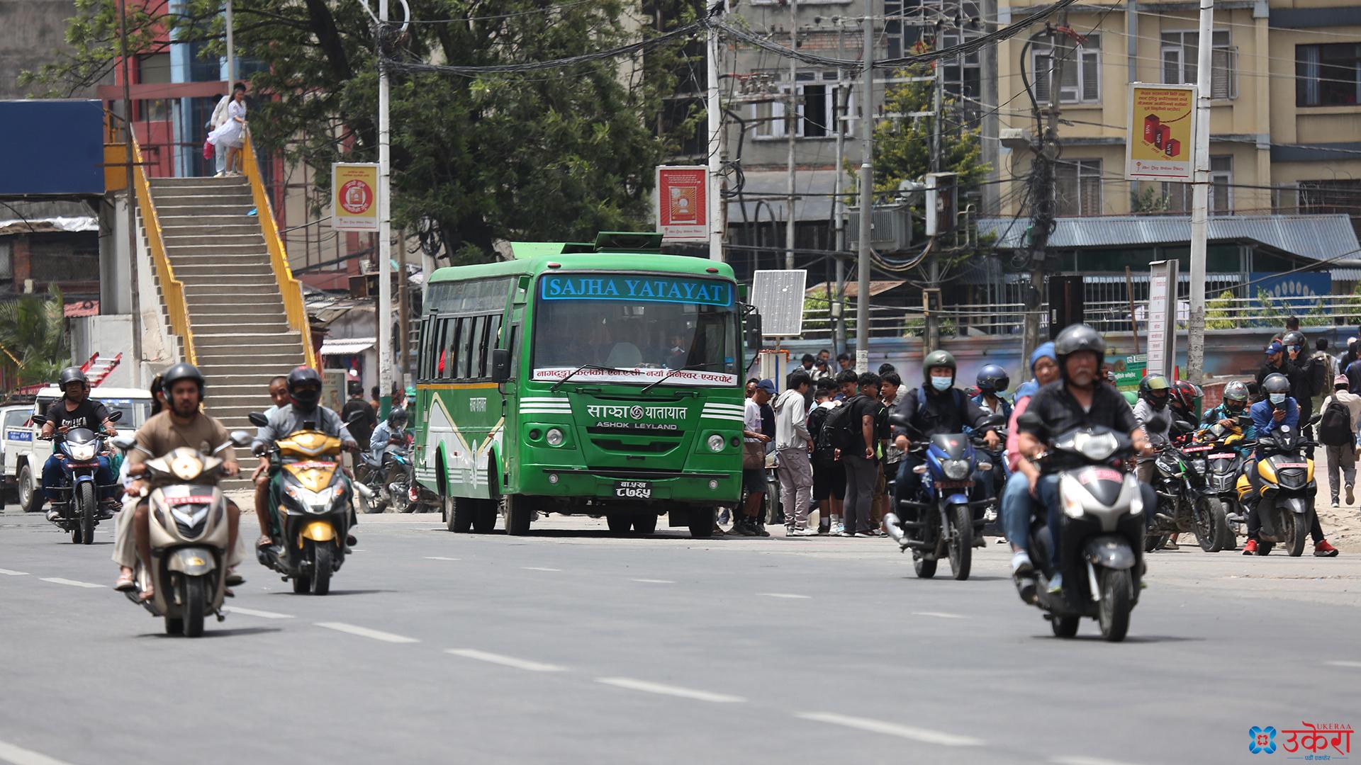 ‘राइड सेयरिङ’ नियमावलीको कार्यान्वयन एक महिनालाई स्थगित भएपछि चल्न थाले सार्वजनिक यातायात