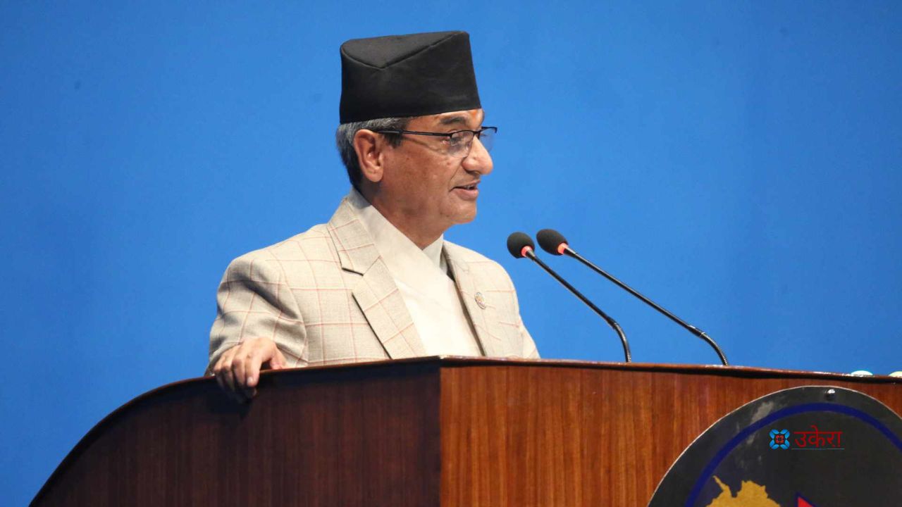 प्रतिनिधी सभामा बोल्दै गृहमन्त्री रमेश लेखक।